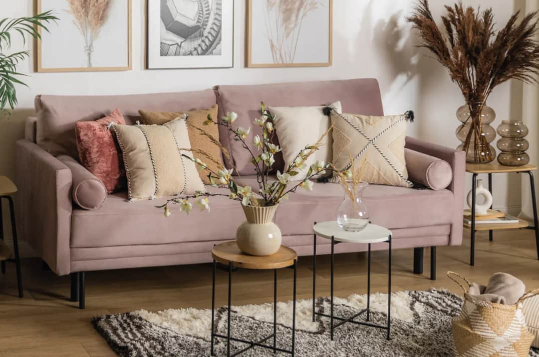 Jak wyprać poduszki z kanapy, aby uniknąć zniszczeń i plam