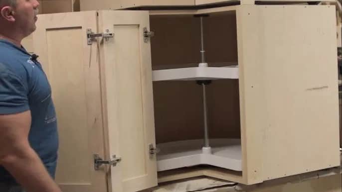 Jak zrobić szafkę narożną - proste kroki, które ułatwią budowę